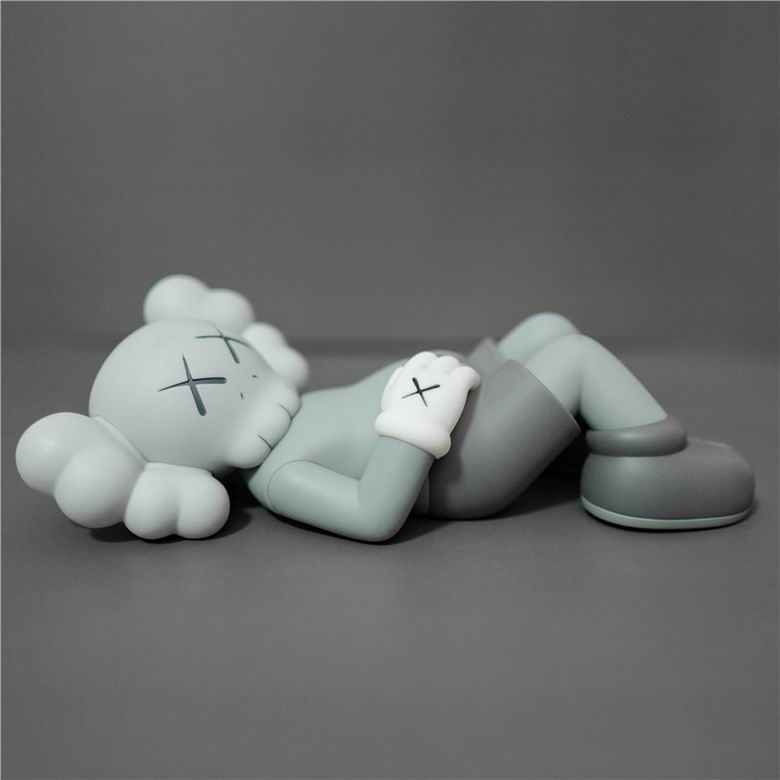 Kaws 24x11x6cm m  (3)