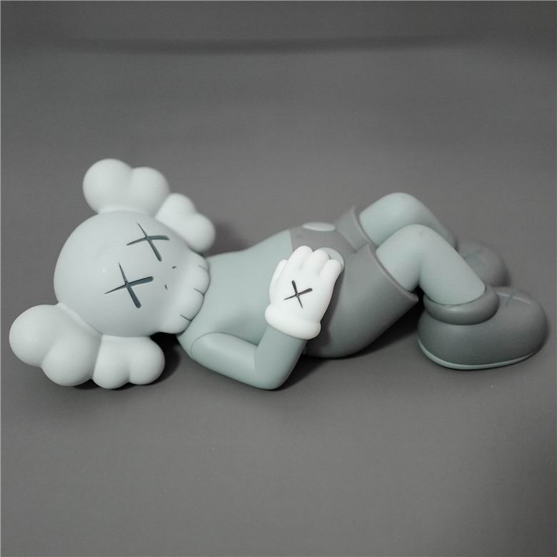 Kaws 24x11x6cm m  (5)