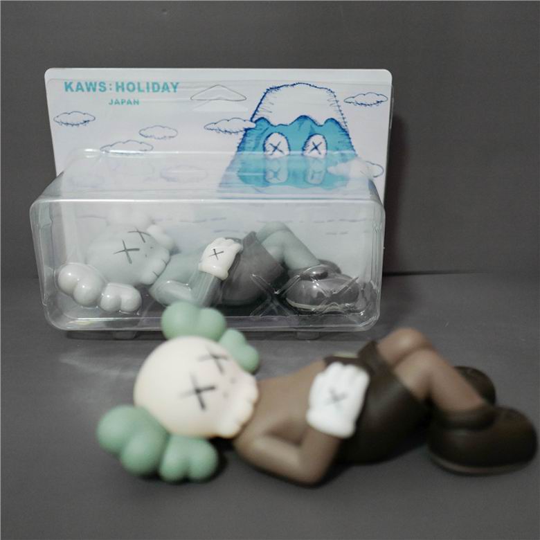 Kaws 24x11x6cm m  (7)