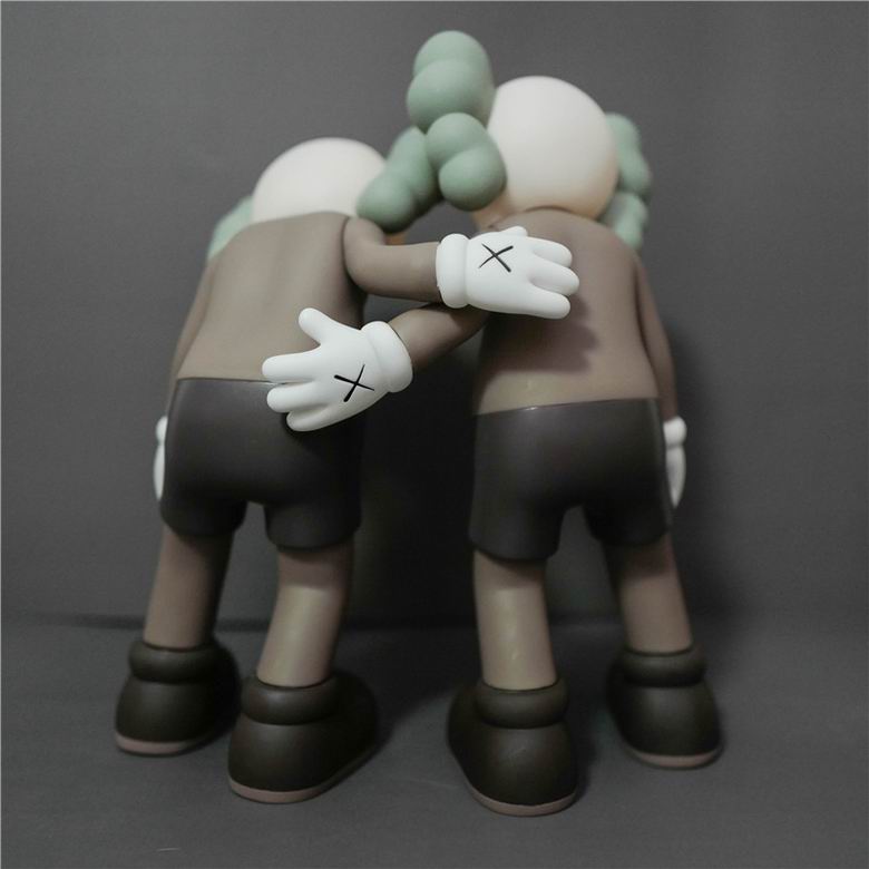 Kaws 26x12x26cm m  (3)