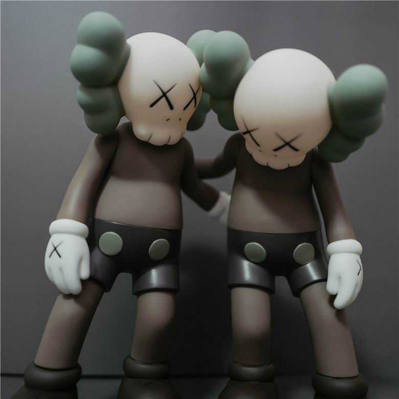 Kaws 26x12x26cm m  (4)