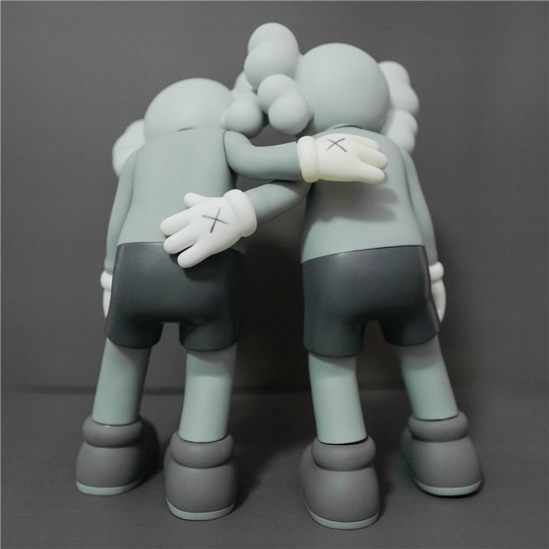 Kaws 26x12x26cm m  (6)