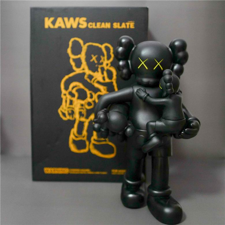 Kaws 26x18x40cm m  (2)
