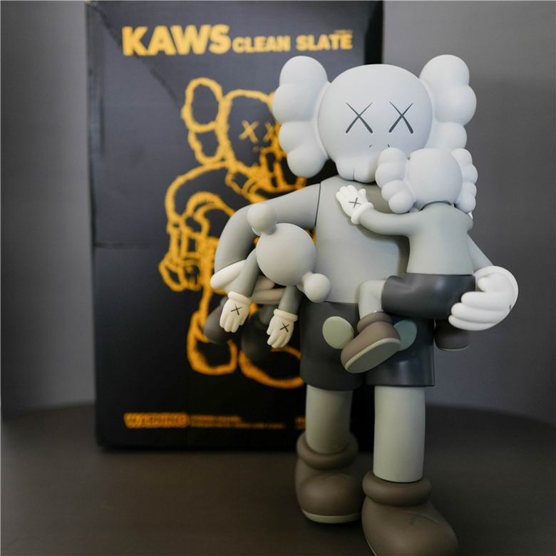 Kaws 26x18x40cm m  (3)