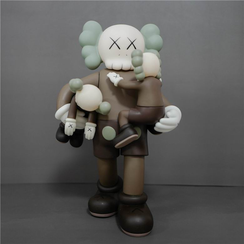 Kaws 26x18x40cm m  (6)