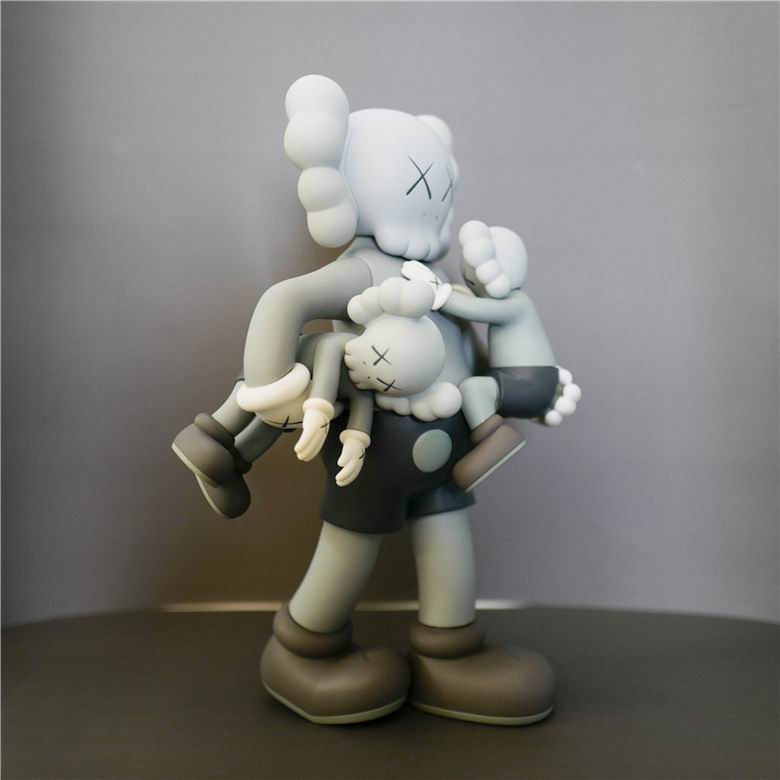 Kaws 26x18x40cm m  (7)