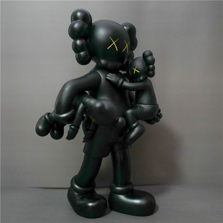Kaws 26x18x40cm m  (9)