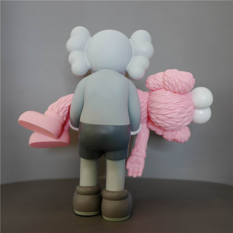 Kaws 35x15x35cm  2.6kg   (2)