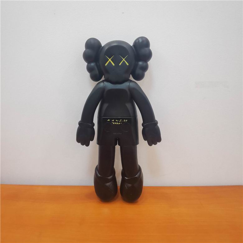 Kaws 41x22x8cm   (6)