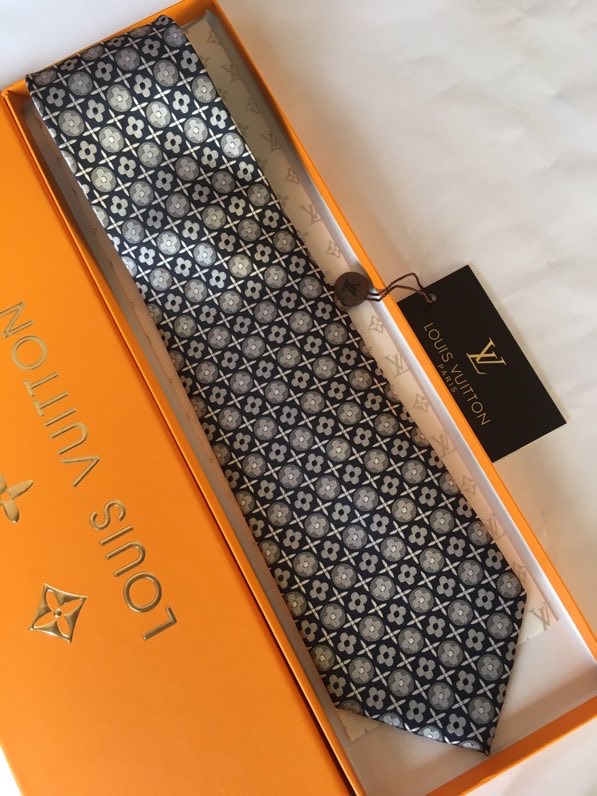 LV Tie hm (658)