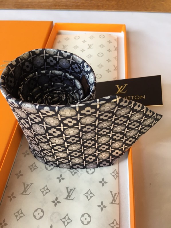 LV Tie hm (662)