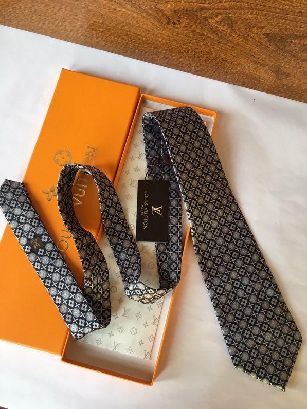 LV Tie hm (665)