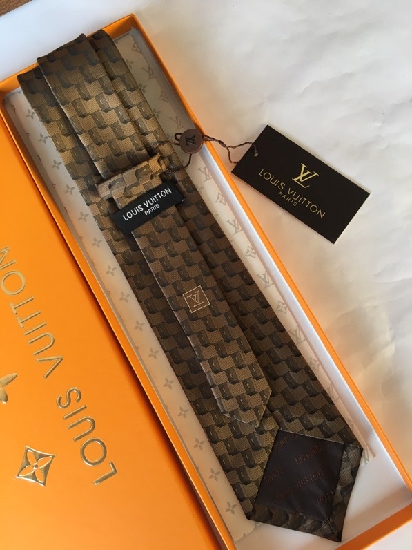 LV Tie hm (685)