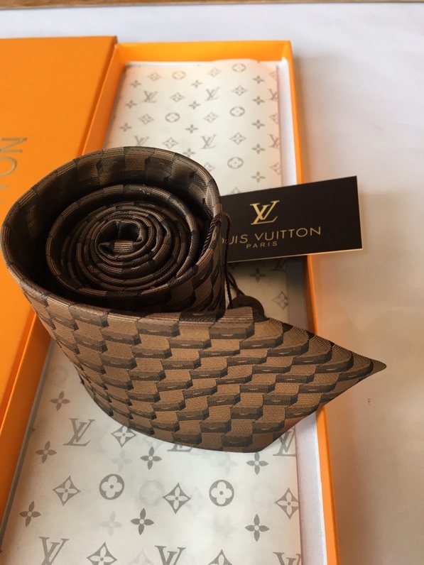 LV Tie hm (688)