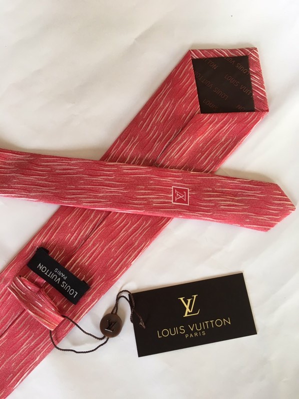 LV Tie hm (698)