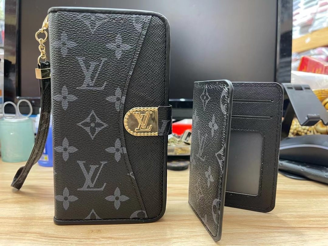 LV card bag (2)
