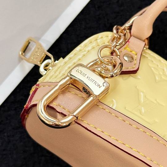 LV keyring 01lyh06 (9)