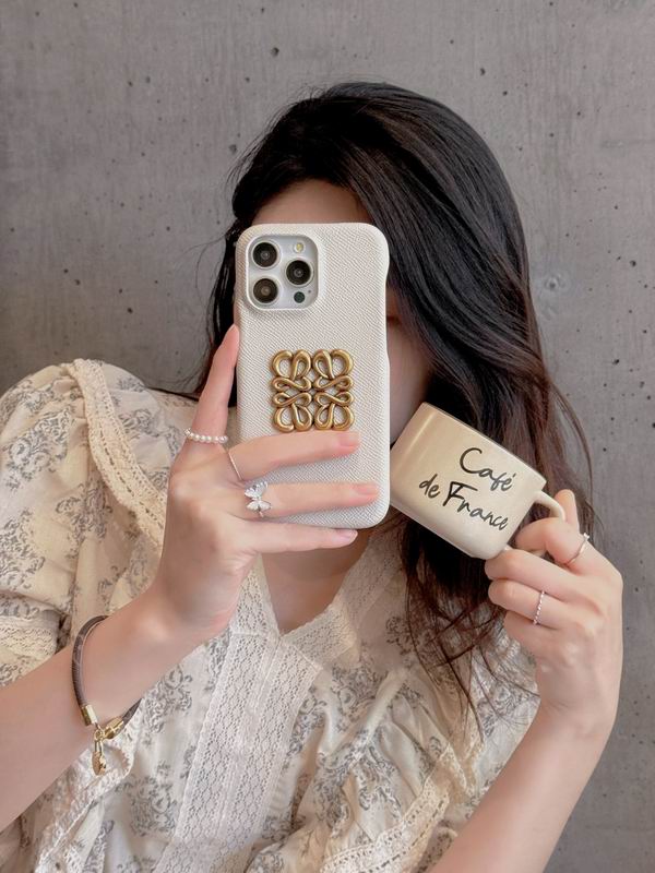 Loewe iphone shell (4)