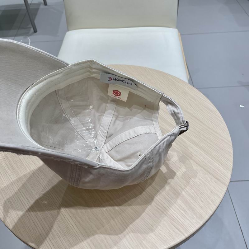 Moncler cap (1)