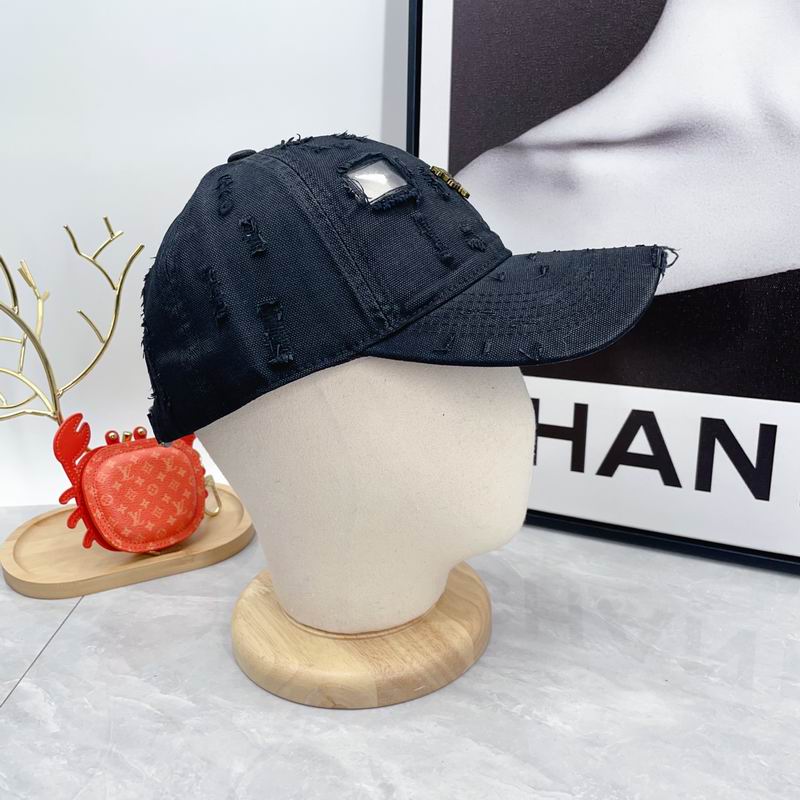 Prada cap dx (70)
