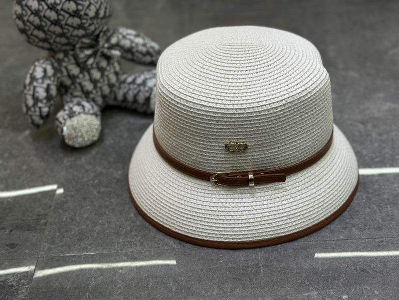 Valentino hat dx (1)