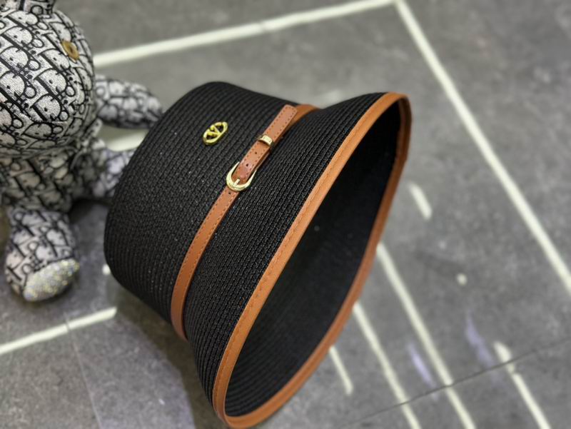 Valentino hat dx (6)