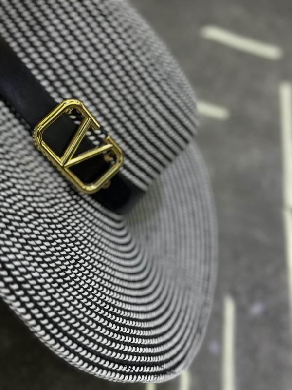 Valentino top hat dx (37)