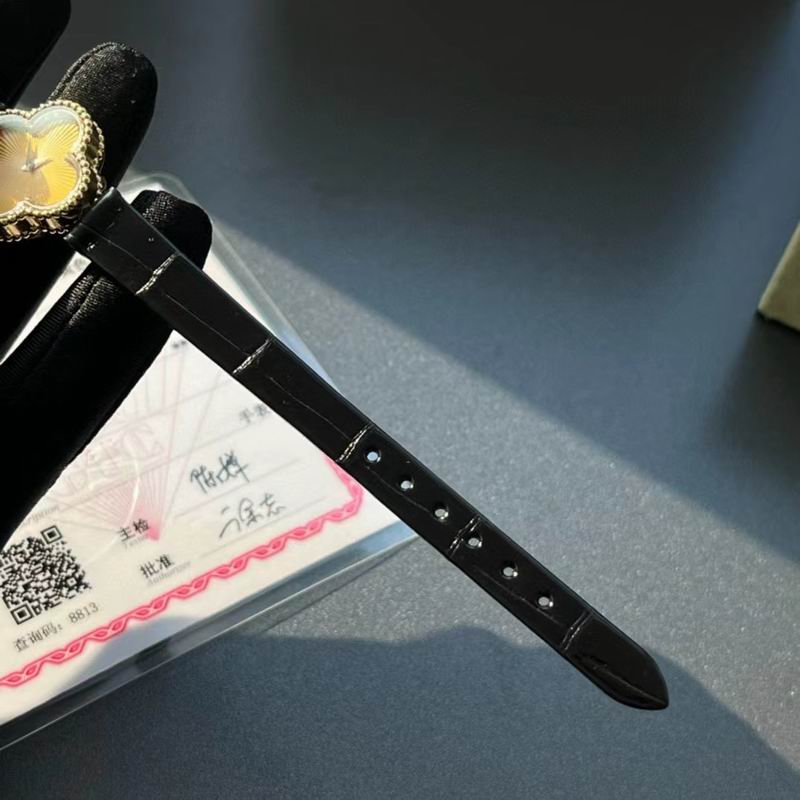 Van Cleef & Arpels watch 28 (11)