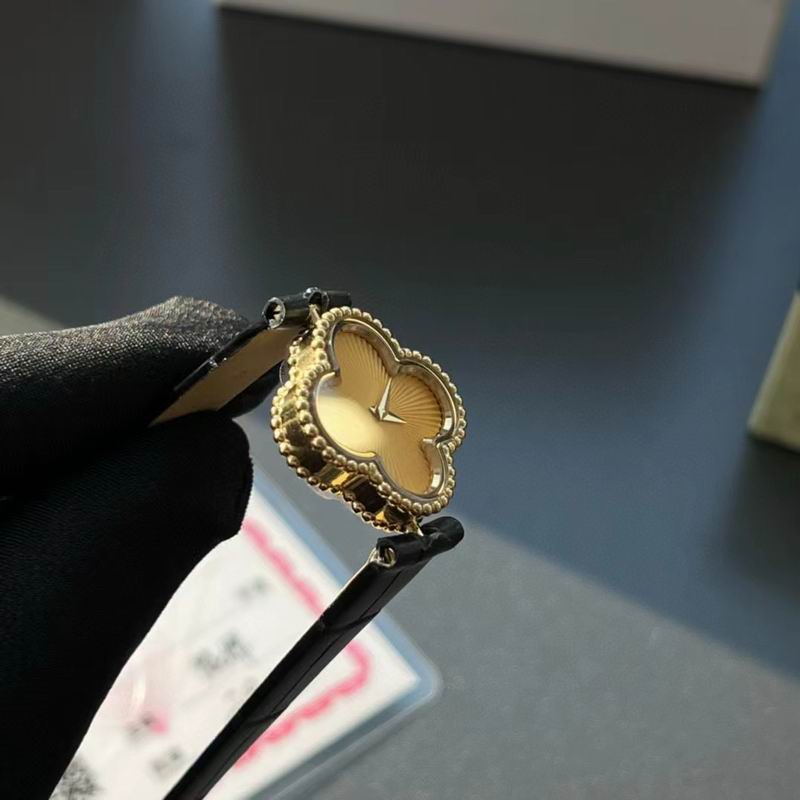 Van Cleef & Arpels watch 28 (12)