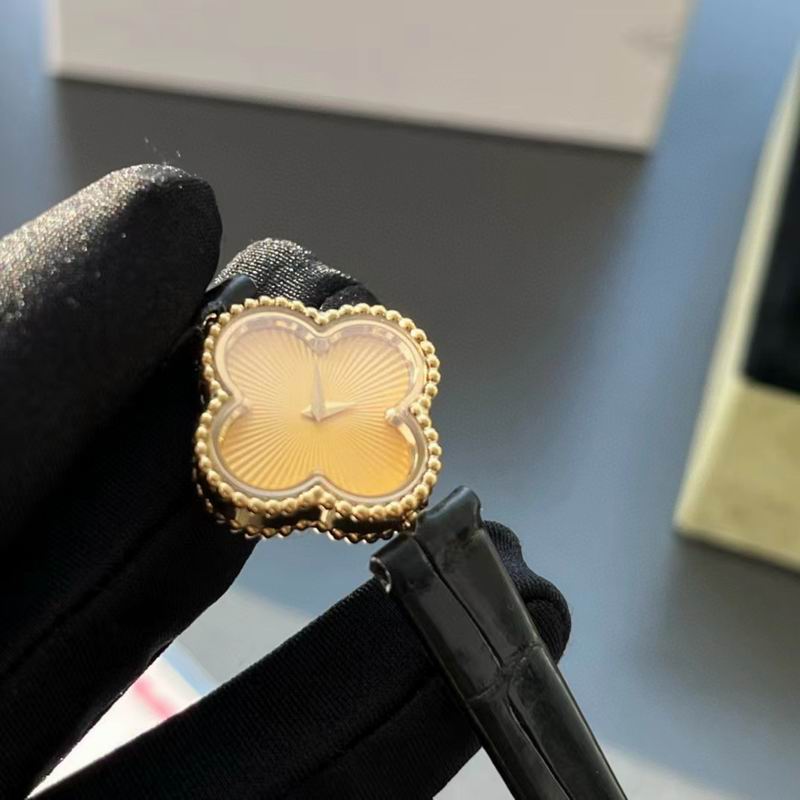 Van Cleef & Arpels watch 28 (13)