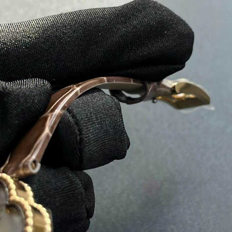 Van Cleef & Arpels watch 28 (16)