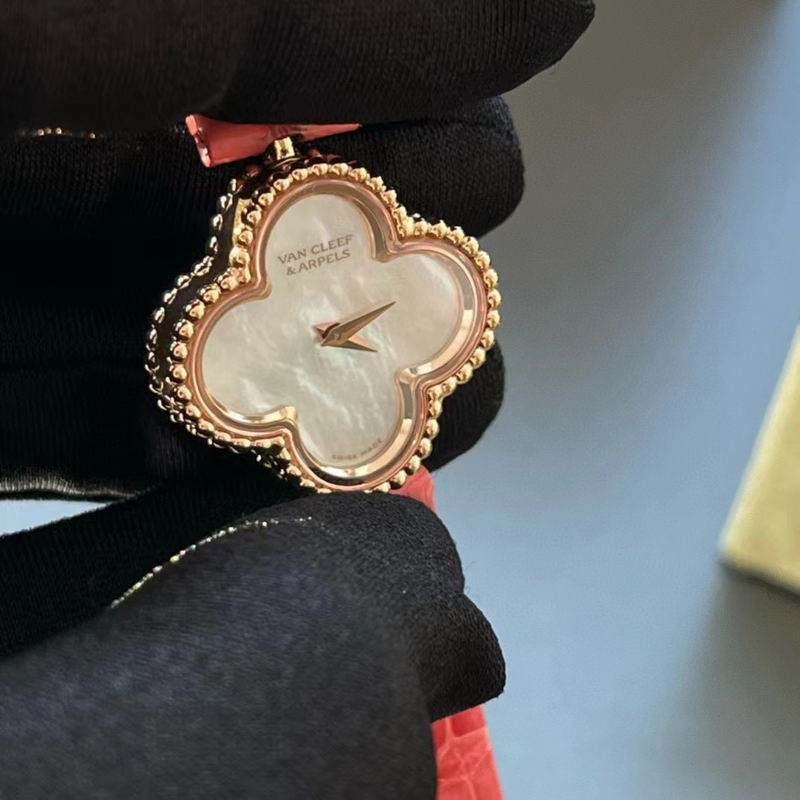 Van Cleef & Arpels watch 28 (6)