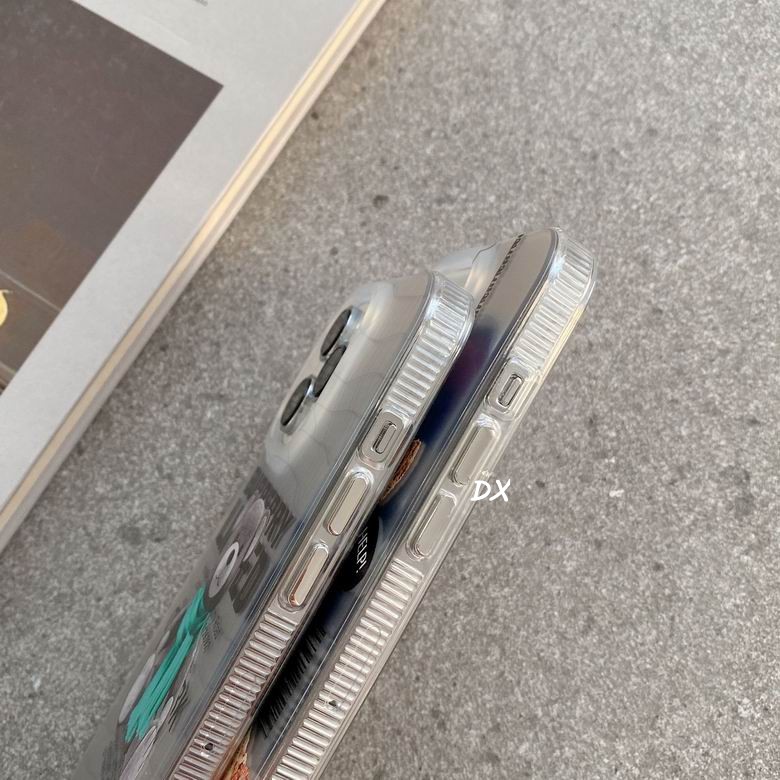 Burberry iphone11-14pro max (2)