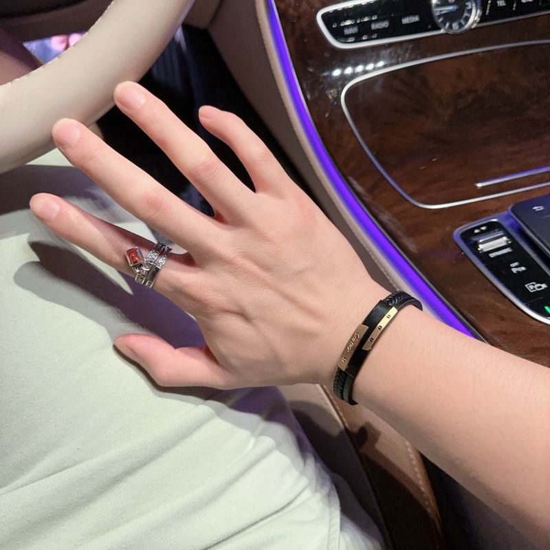 Cartier bracelet 03lyh245 (5)