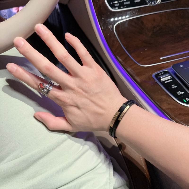 Cartier bracelet 03lyh245 (8)