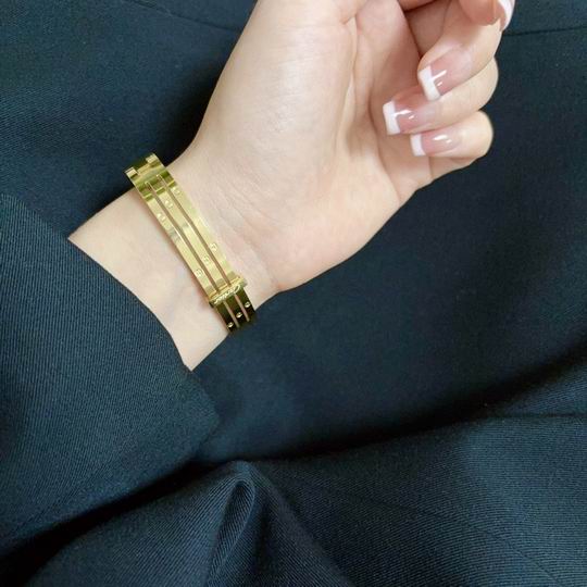 Cartier bracelet 12lyh223 (8)