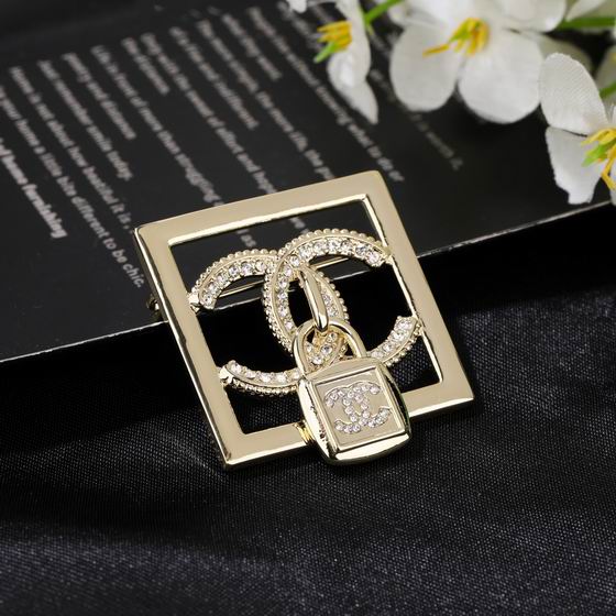 Chanel Brooch 12lyh112 (3)