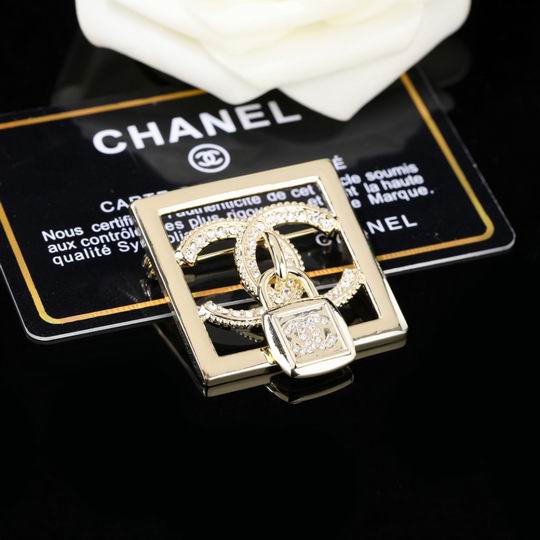 Chanel Brooch 12lyh112 (4)