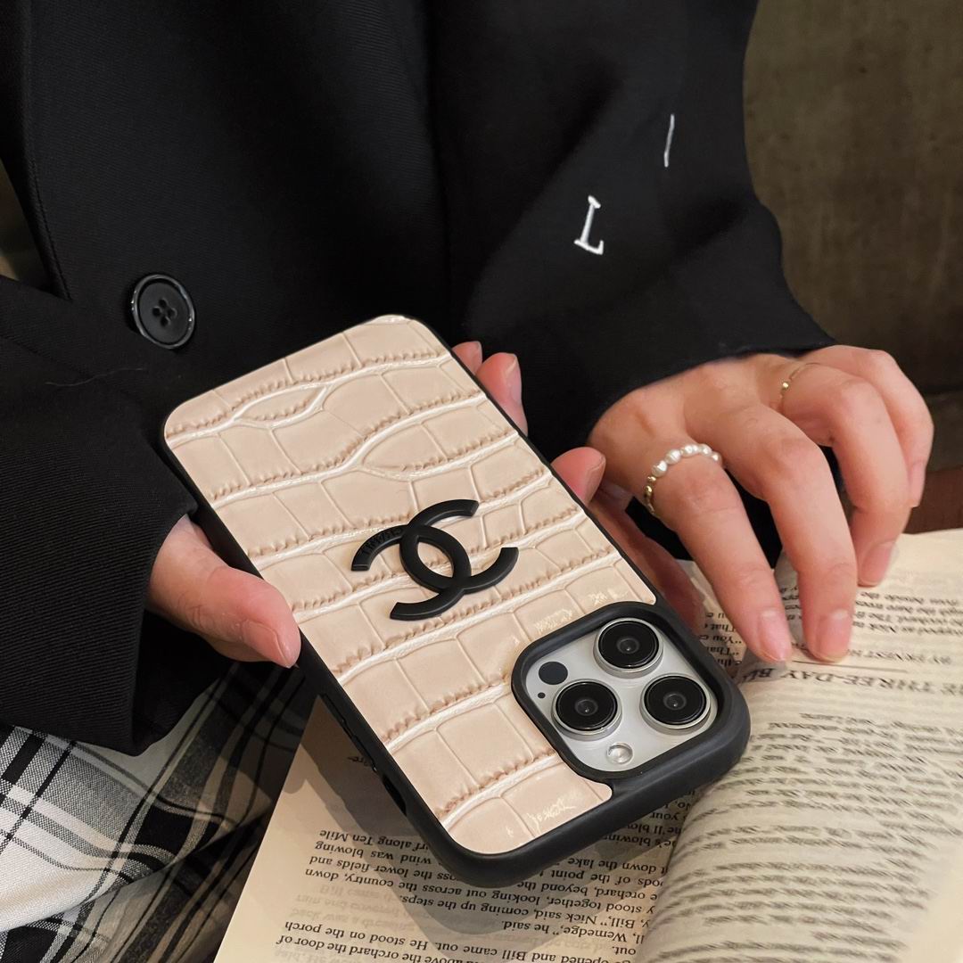 Chanel phone shell  (1)
