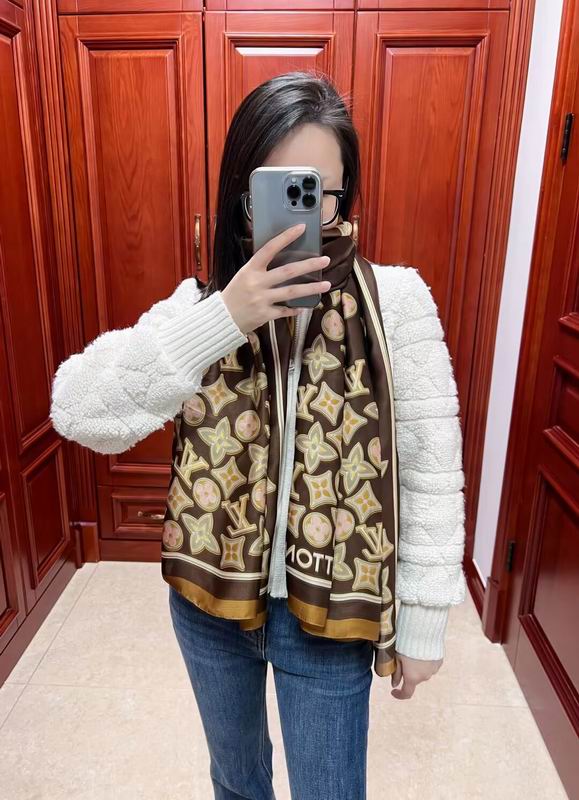 Chanel silk scarf 180X90cm E11 (2)