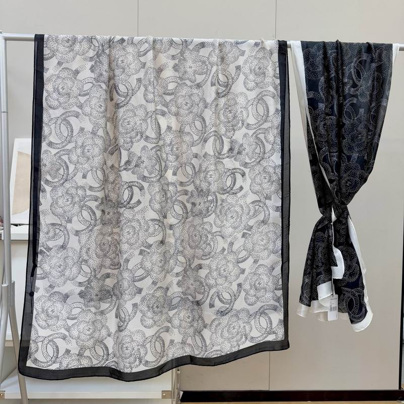 Chanel silk scarf 90-180cm E14 (1)