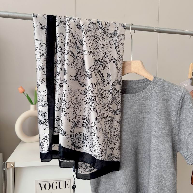 Chanel silk scarf 90-180cm E14 (11)