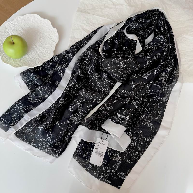 Chanel silk scarf 90-180cm E14 (5)
