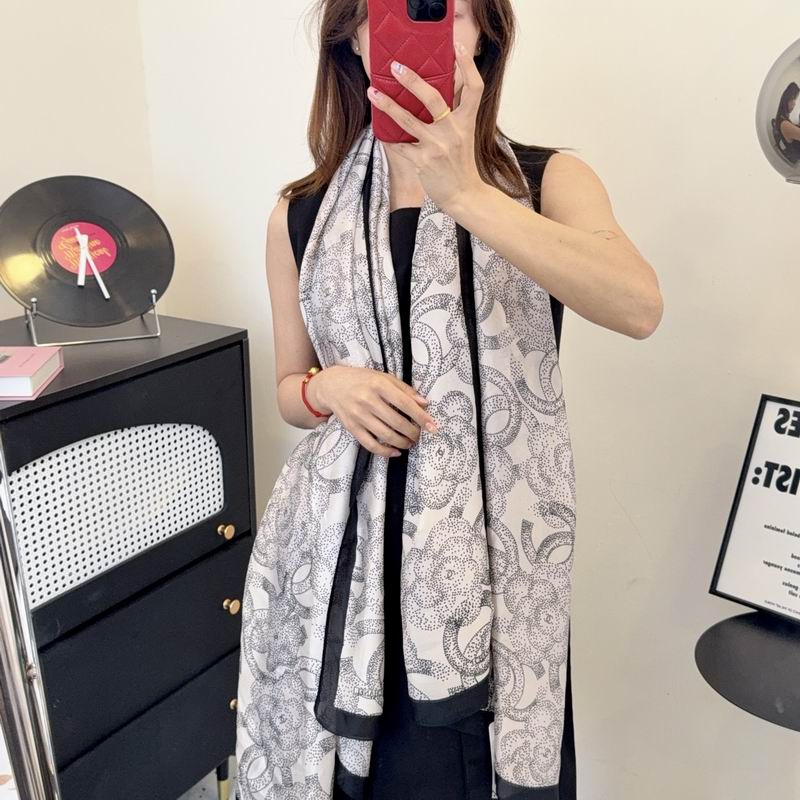Chanel silk scarf 90-180cm E14 (8)