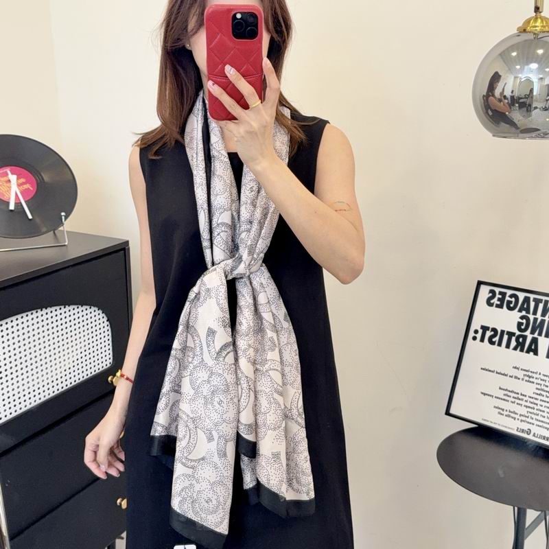 Chanel silk scarf 90-180cm E14 (9)