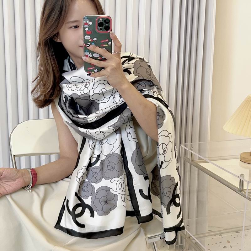 Chanel silk scarf 90-180cm E28 (1)
