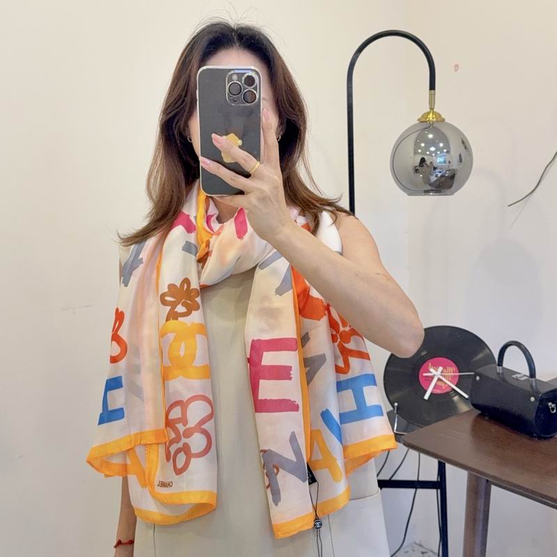 Chanel silk scarf 90-180cm E39 (2)