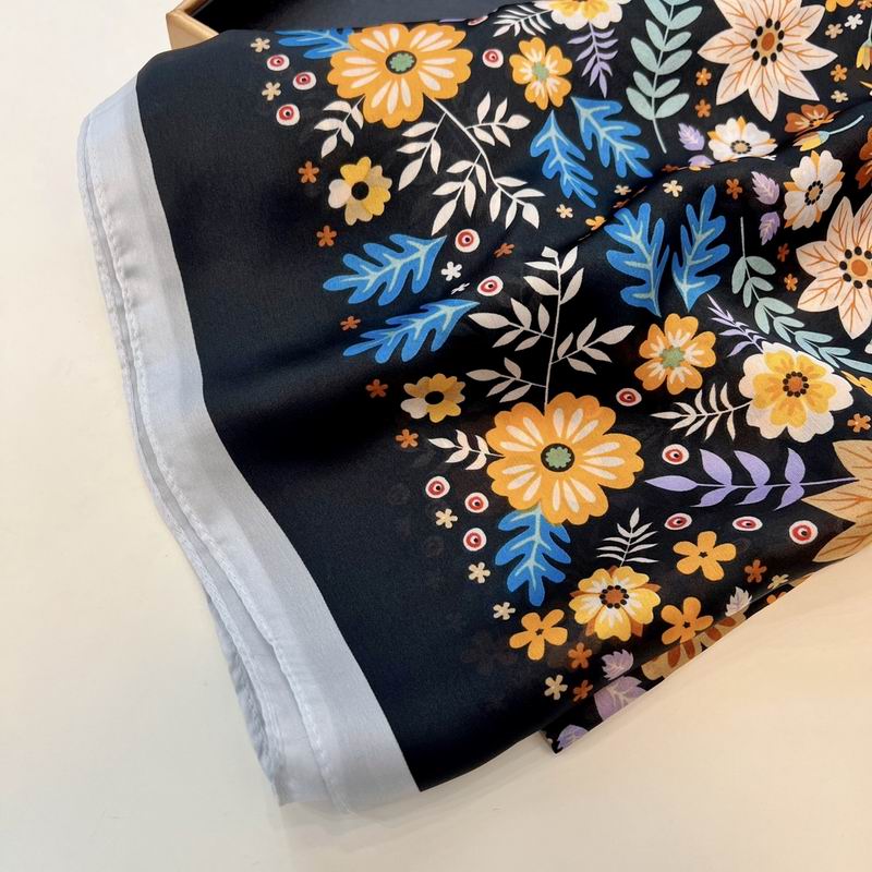 Chanel silk scarf 90-180cm E42 (10)