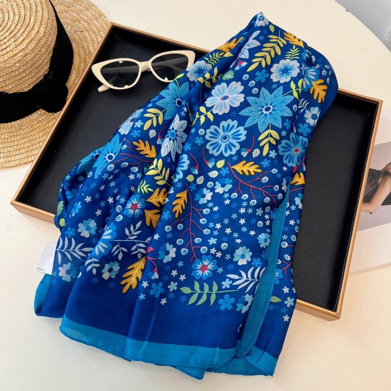 Chanel silk scarf 90-180cm E42 (18)