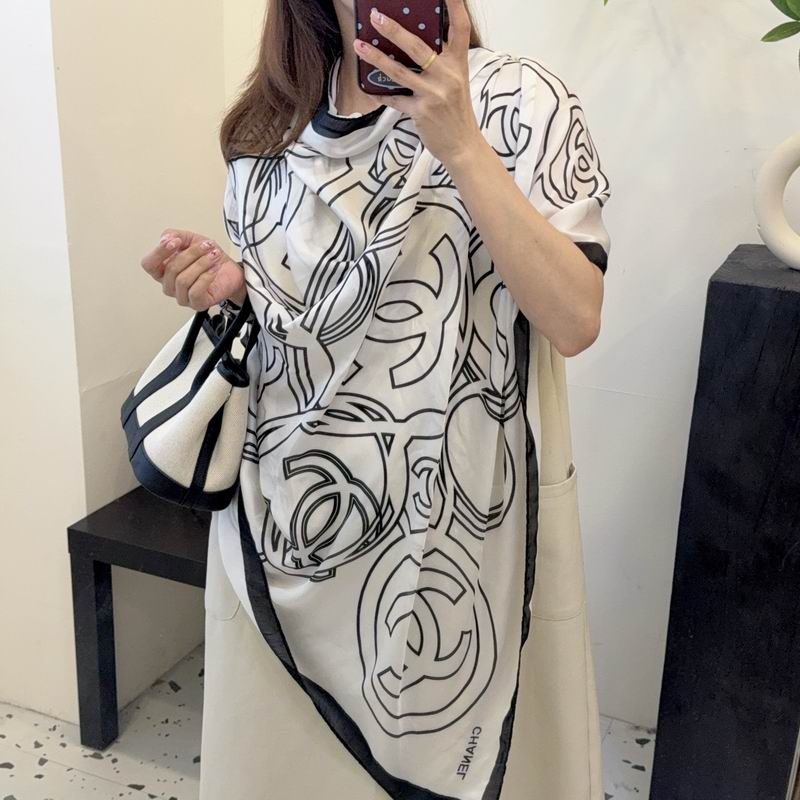 Chanel silk scarf 90-180cm E55 (1)